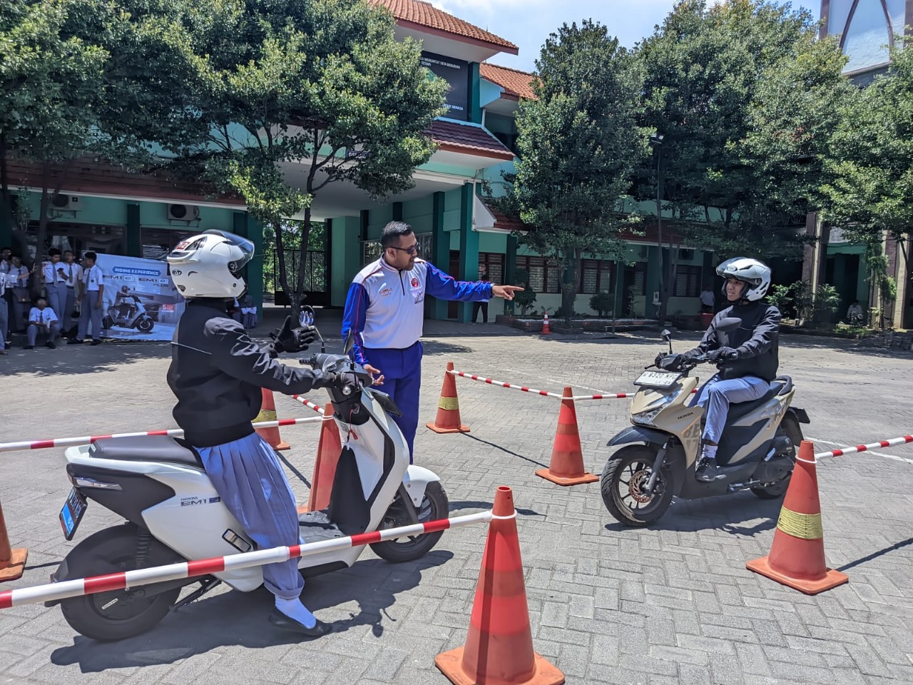 Press Release Edukasi Safety Riding untuk Generasi Cari Aman: Ratusan GenZ Ikuti Edukasi 